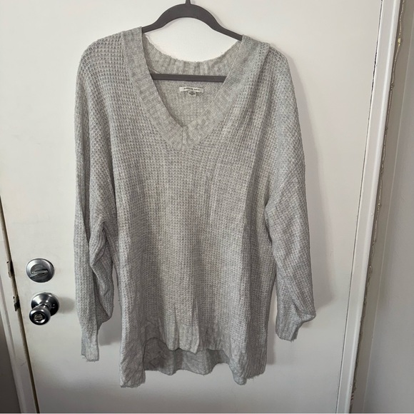 American Eagle Outfitters Light Gray V-Neck Sweater - Picture 1 of 5